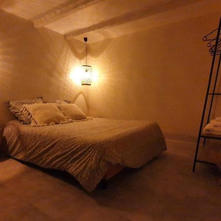 Logement Chaleureux Avec Parking Gratuit Oyre Экстерьер фото