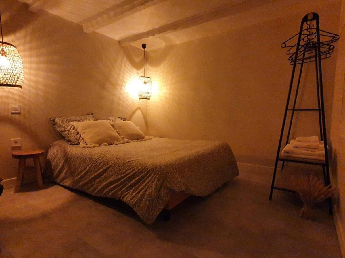 Logement Chaleureux Avec Parking Gratuit Oyre Экстерьер фото